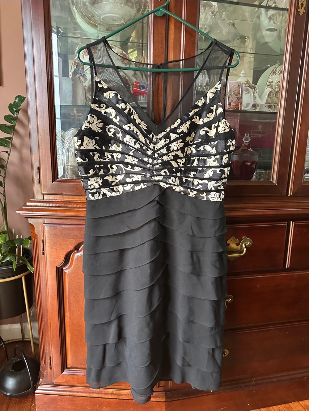 Scarlett Nite Black and Gold V-Neck Layered Cocktail Dress